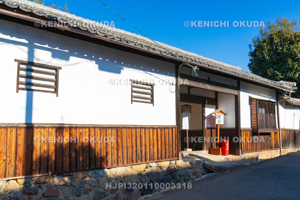 奈良県　高取城旧城下町　土佐街道　田塩家長屋門