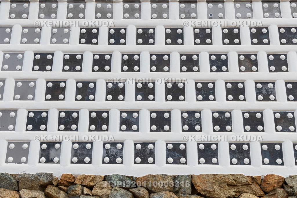 奈良県　高取城旧城下町　土佐街道　植村家長屋門の海鼠（なまこ）壁