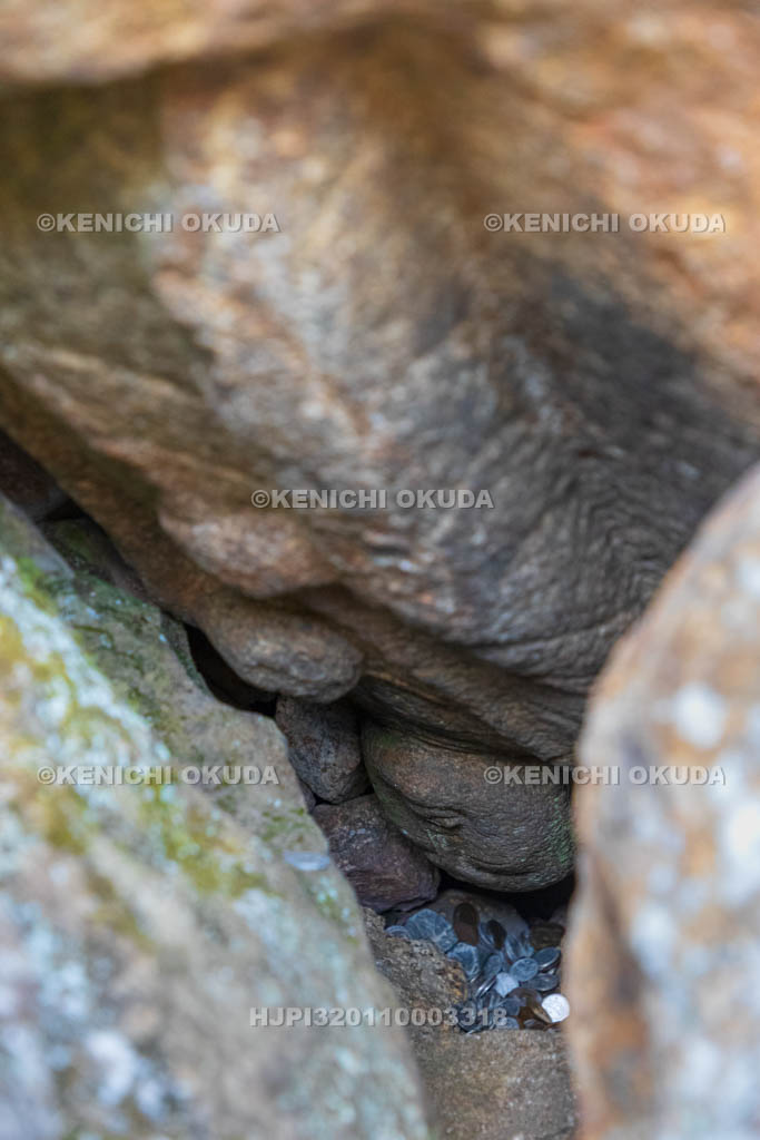 奈良県　郡山城　さかさ地蔵（天守台）