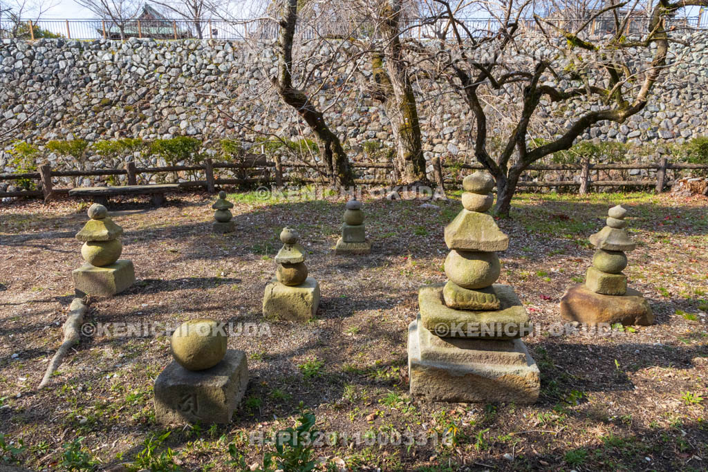 奈良県　郡山城　柳沢文庫周辺の石造物