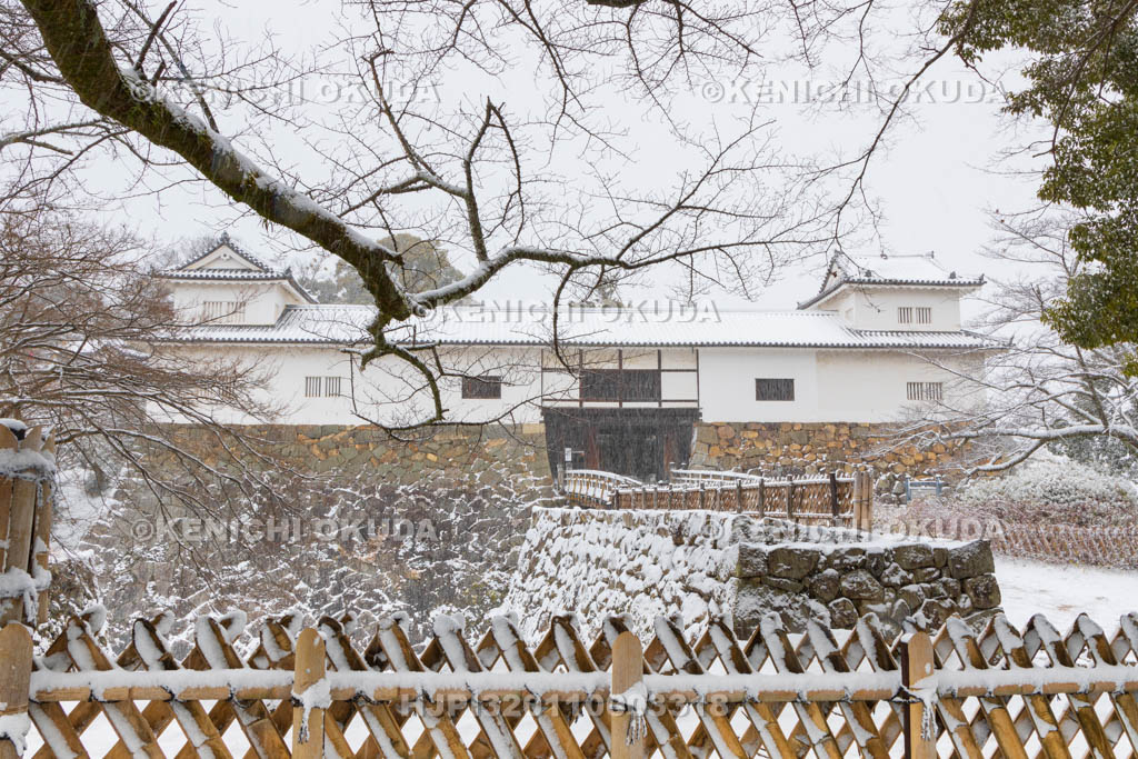 滋賀県　雪の彦根城　天秤櫓（重文）