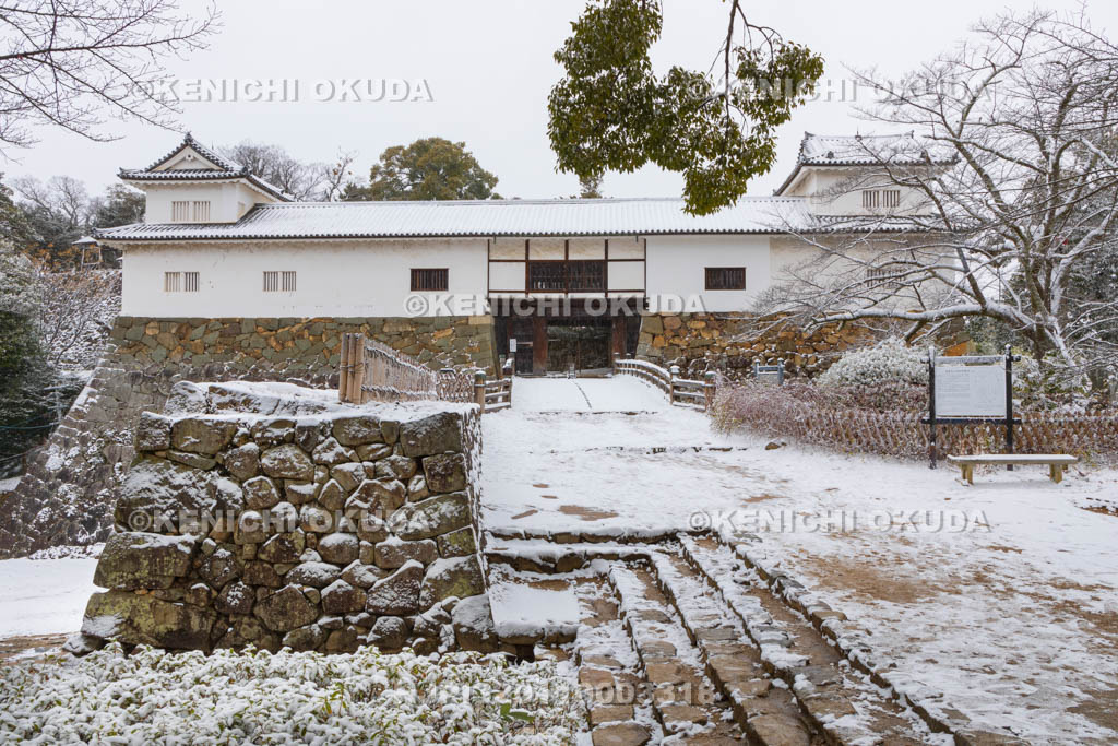 滋賀県　雪の彦根城　天秤櫓（重文）