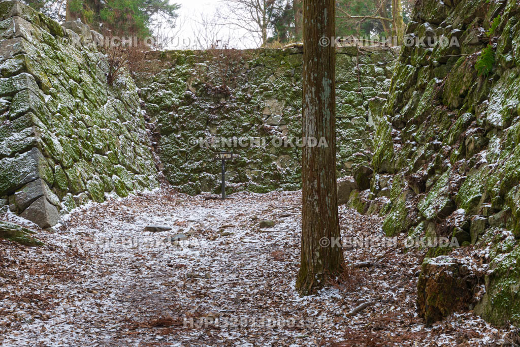 奈良県　残雪の高取城　大手門跡