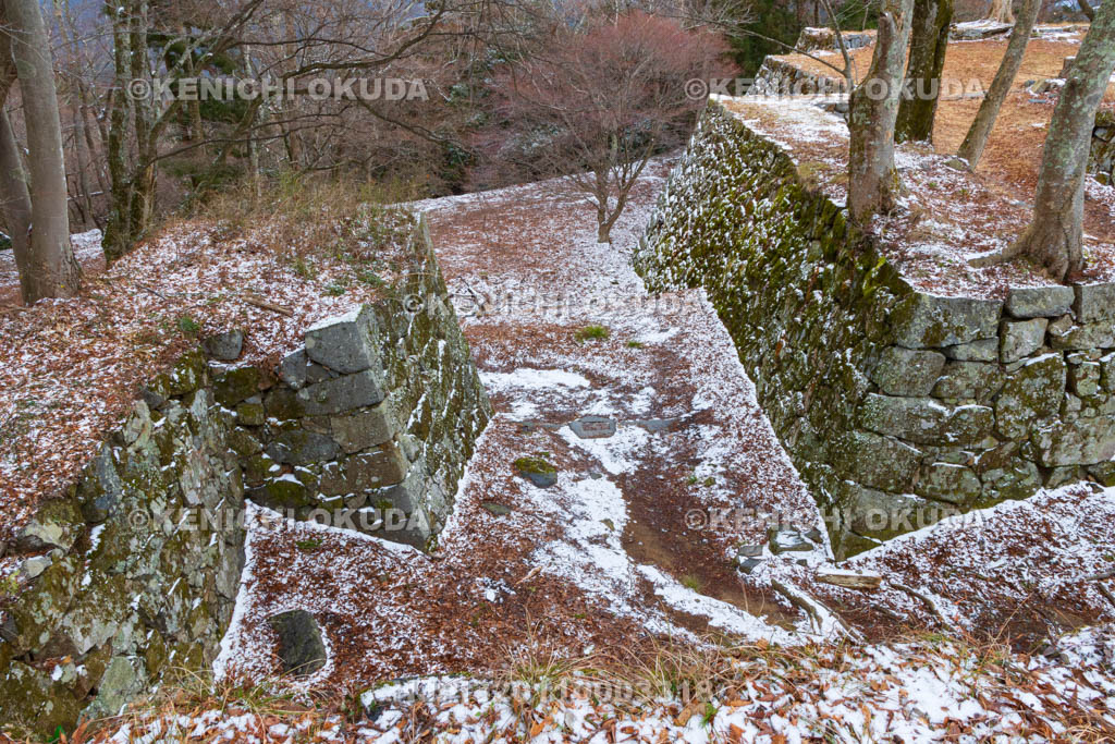 奈良県　残雪の高取城　本丸虎口