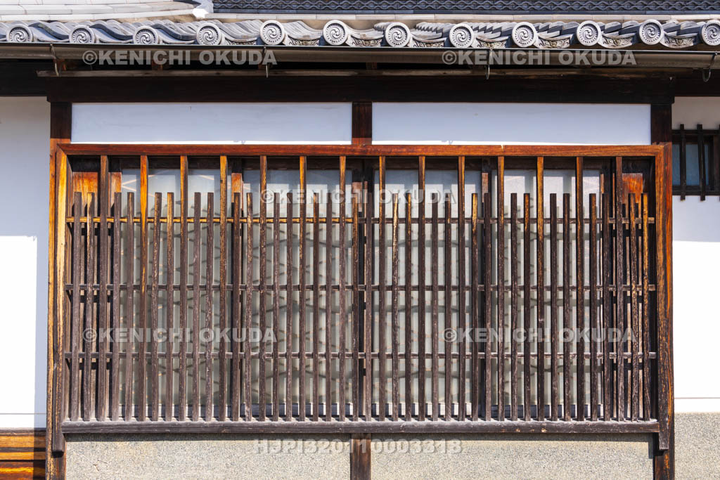 奈良県　宇陀松山城下町　出格子（親子切子格子）