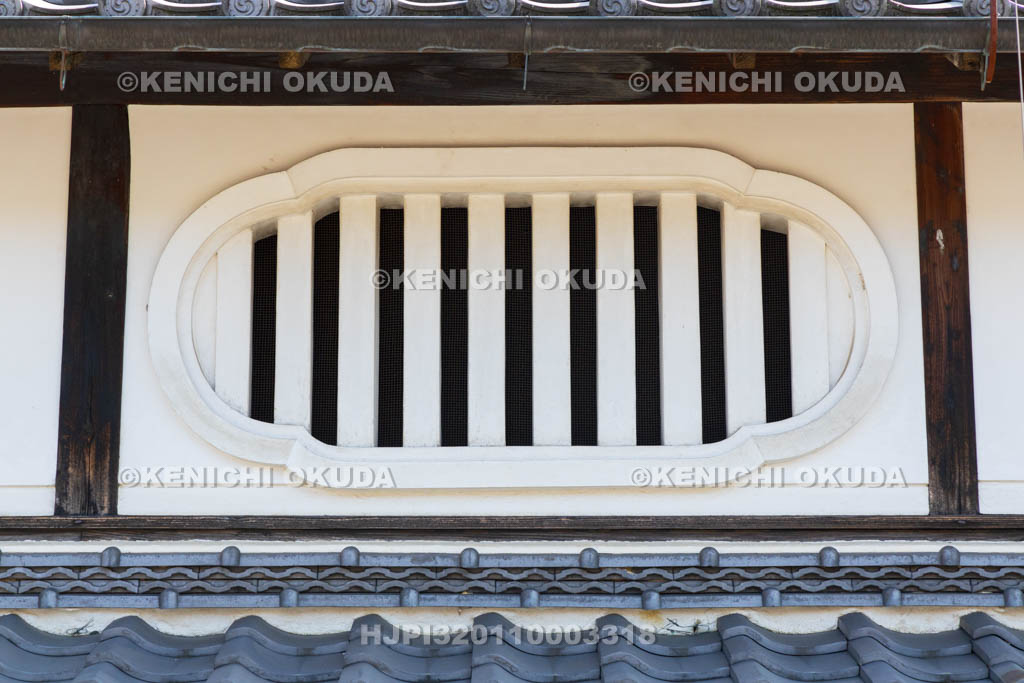 奈良県　宇陀松山城下町　虫籠窓（むしこまど）