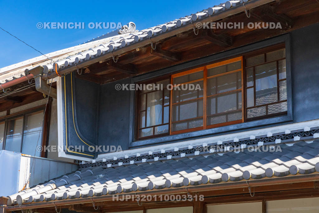 奈良県　宇陀松山城下町　袖うだつ（袖壁）