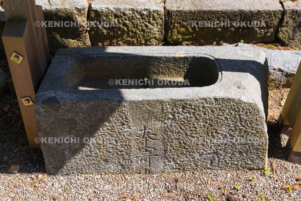 奈良県　宇陀松山城下町　春日神社　水鉢