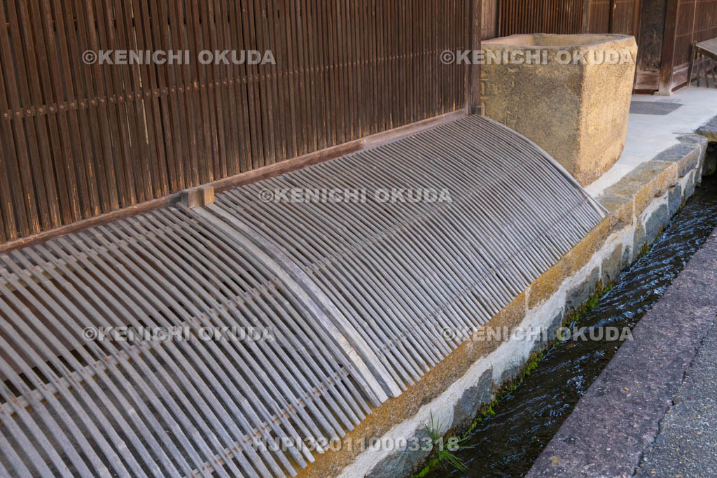 奈良県　宇陀松山城下町　前川と竹矢来（たけやらい）