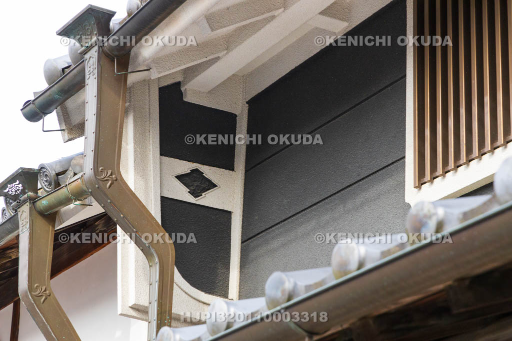 奈良県　宇陀松山城下町　袖うだつ（袖壁）