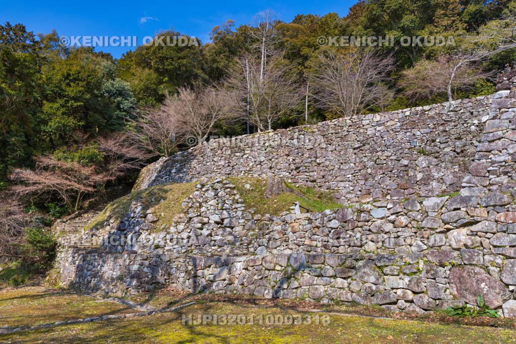 滋賀県　安土城址　伝羽柴秀吉邸跡（下段）から望む石垣