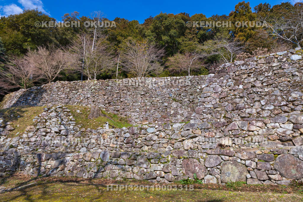 滋賀県　安土城址　伝羽柴秀吉邸跡（下段）から望む石垣