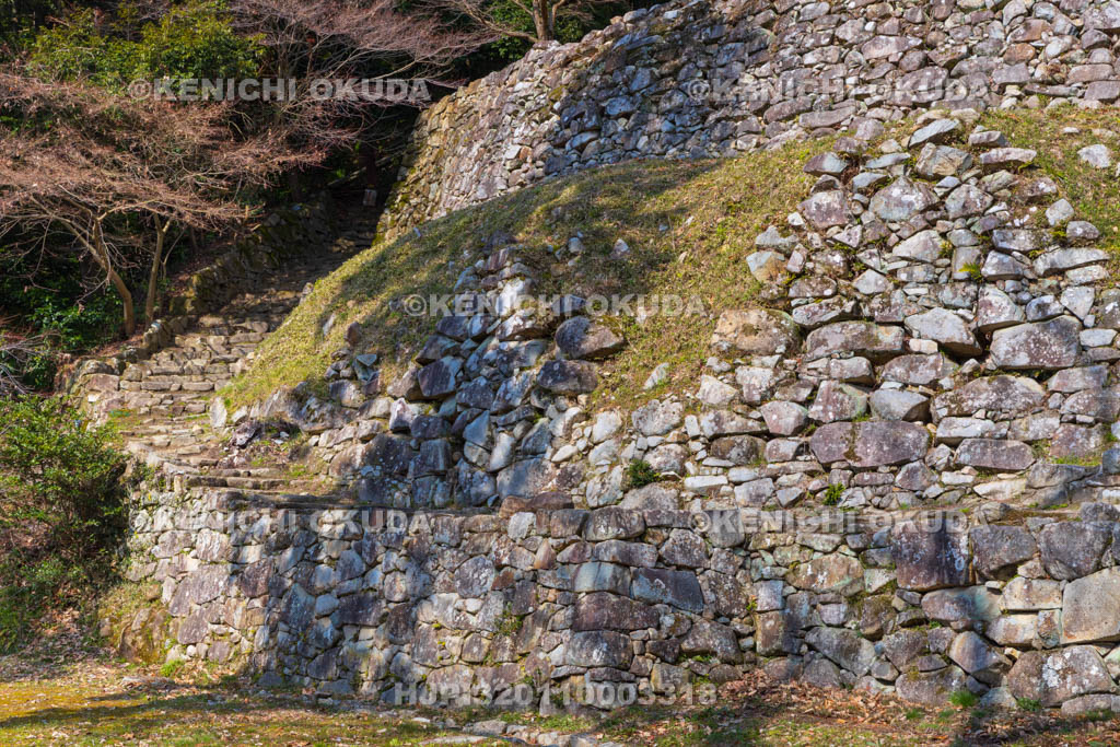 滋賀県　安土城址　伝羽柴秀吉邸跡（下段）から望む石垣