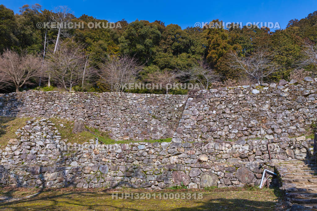滋賀県　安土城址　伝羽柴秀吉邸跡（下段）から望む石垣