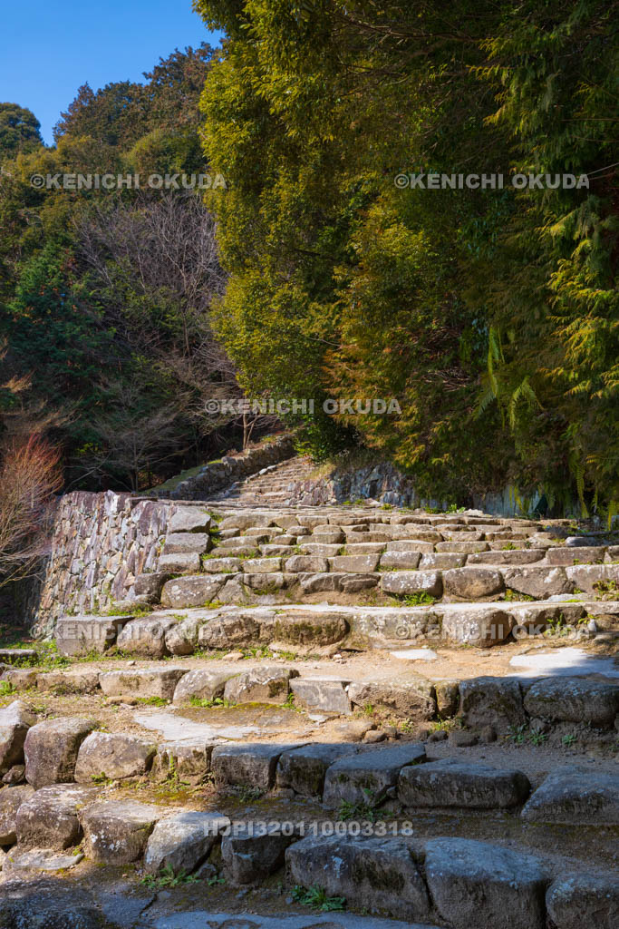 滋賀県　安土城址　大手道（ジグザグ石段）