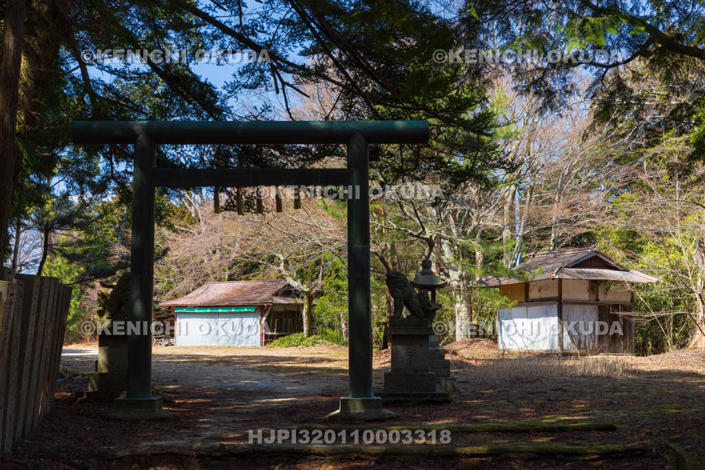 大阪府　千早城跡　四の丸跡広場と鳥居