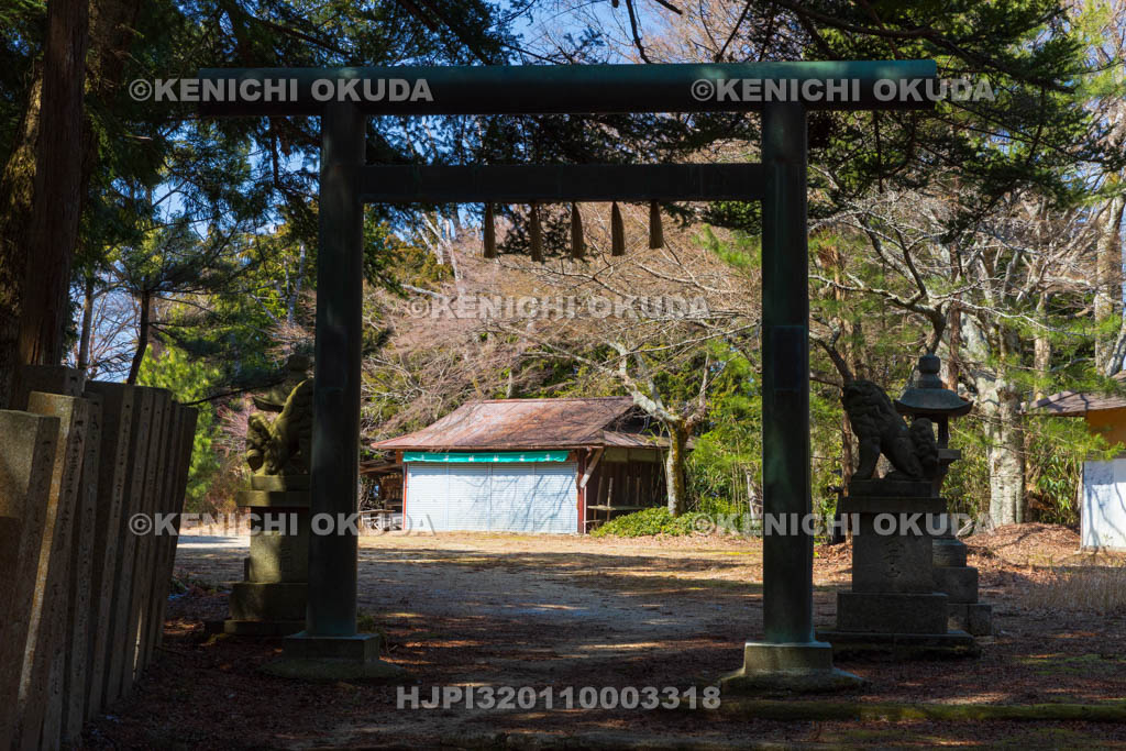 大阪府　千早城跡　四の丸跡広場と鳥居
