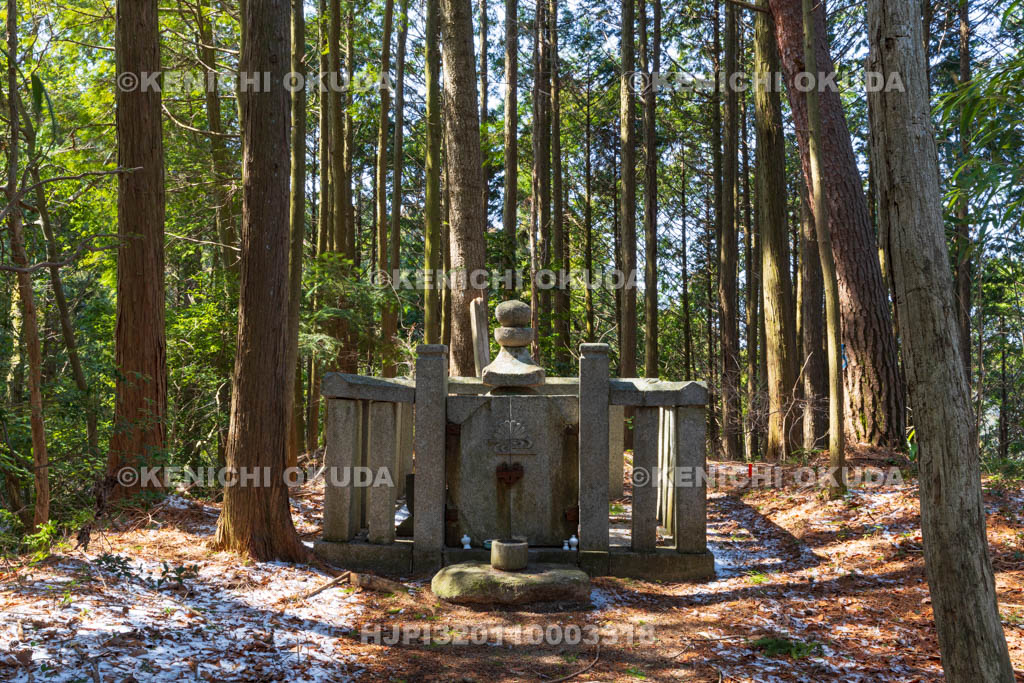 大阪府　千早城跡　楠木正儀の墓