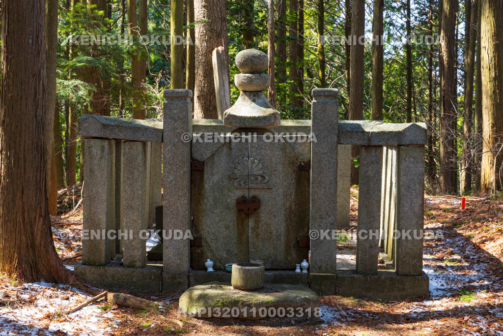 大阪府　千早城跡　楠木正儀の墓