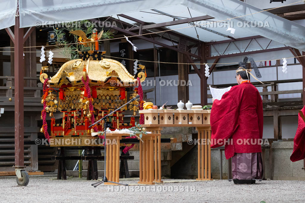 奈良県　大神神社　春の大神祭　若宮神幸祭　祝詞奏上