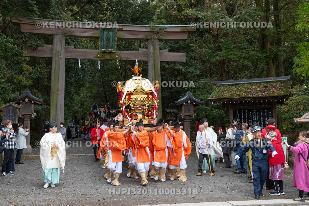 奈良県　大神神社　春の大神祭　若宮神幸祭　神輿渡御