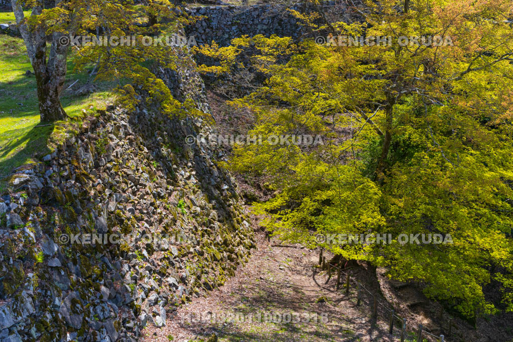 奈良県　高取城跡　搦め手（七つ井戸への道）