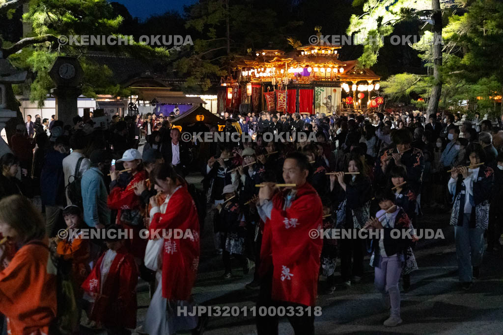 滋賀県　長浜曳山祭　夕渡り　出発
