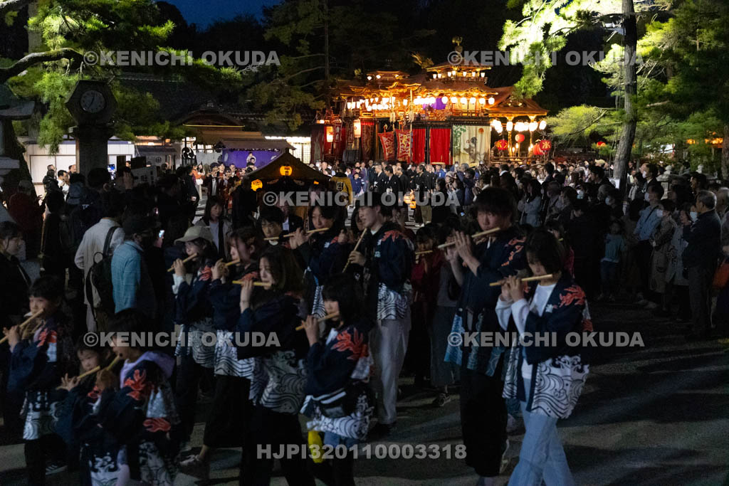 滋賀県　長浜曳山祭　夕渡り　出発