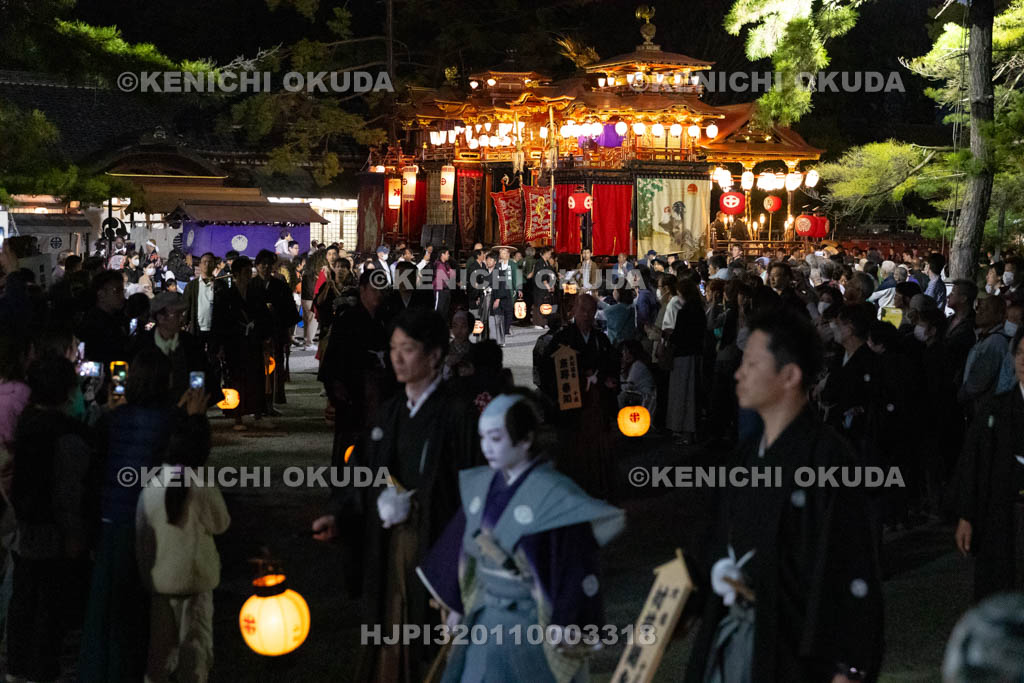 滋賀県　長浜曳山祭　夕渡り　出発