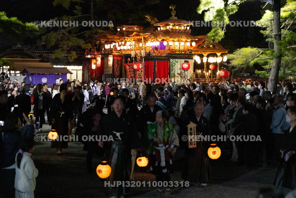 滋賀県　長浜曳山祭　夕渡り　出発