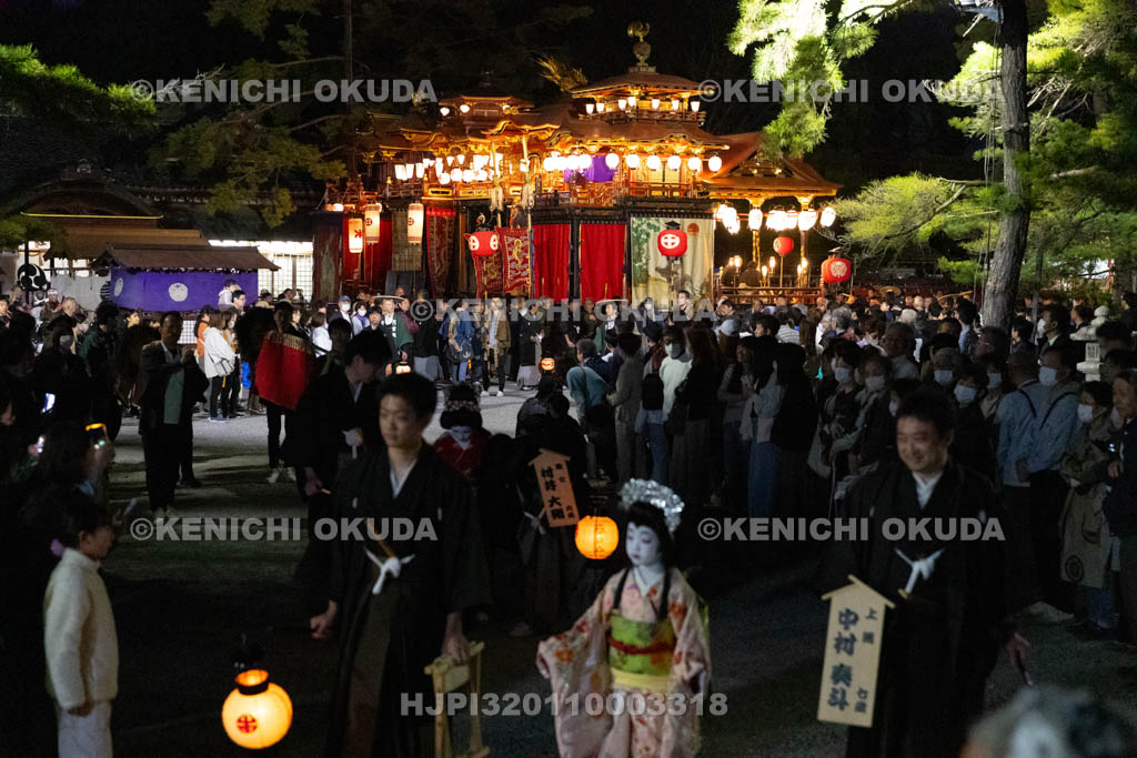 滋賀県　長浜曳山祭　夕渡り　出発