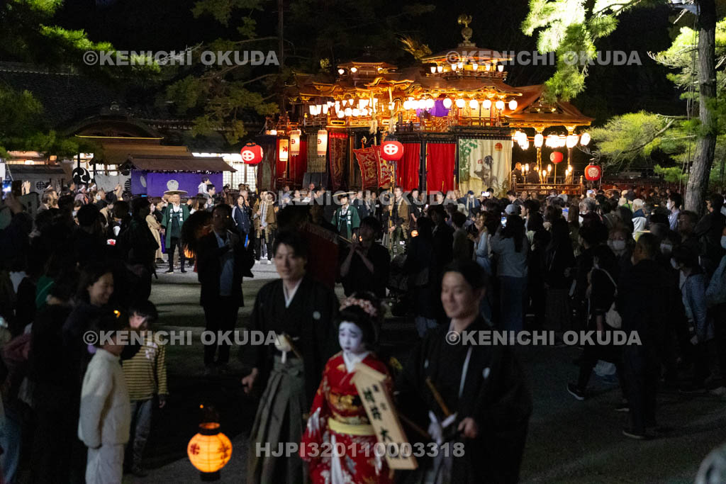 滋賀県　長浜曳山祭　夕渡り　出発