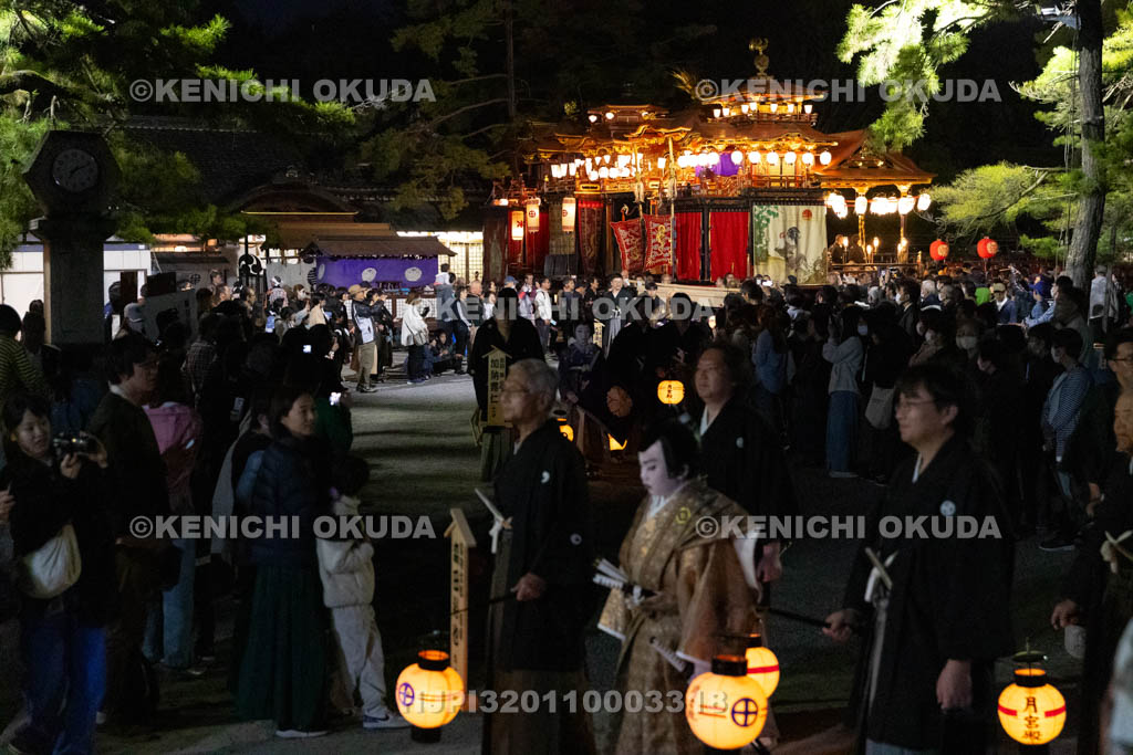 滋賀県　長浜曳山祭　夕渡り　出発