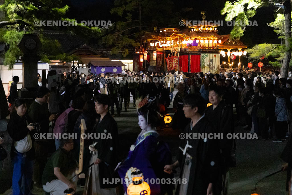 滋賀県　長浜曳山祭　夕渡り　出発