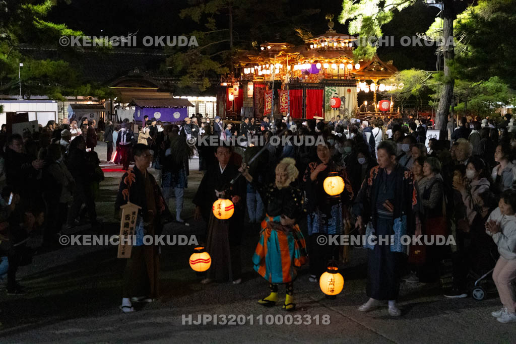 滋賀県　長浜曳山祭　夕渡り　出発