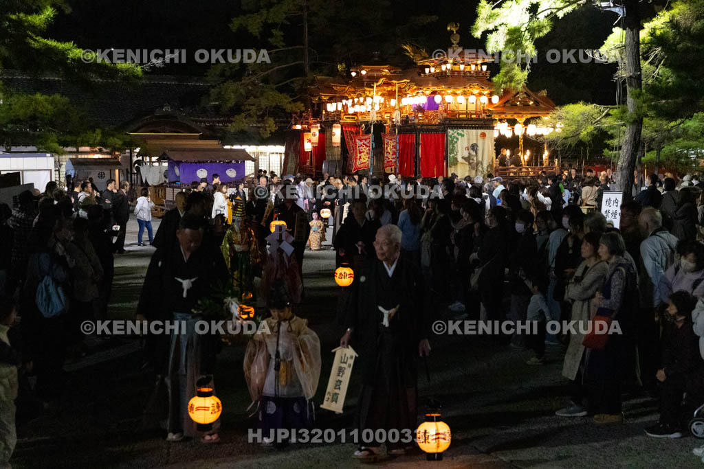 滋賀県　長浜曳山祭　夕渡り　出発
