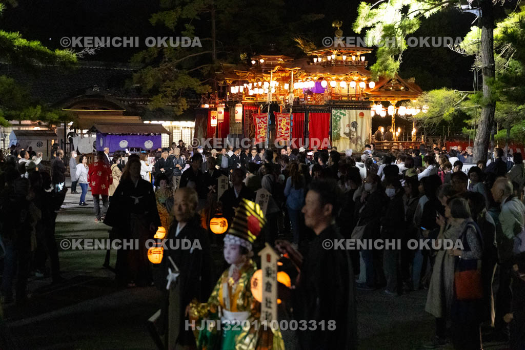 滋賀県　長浜曳山祭　夕渡り　出発