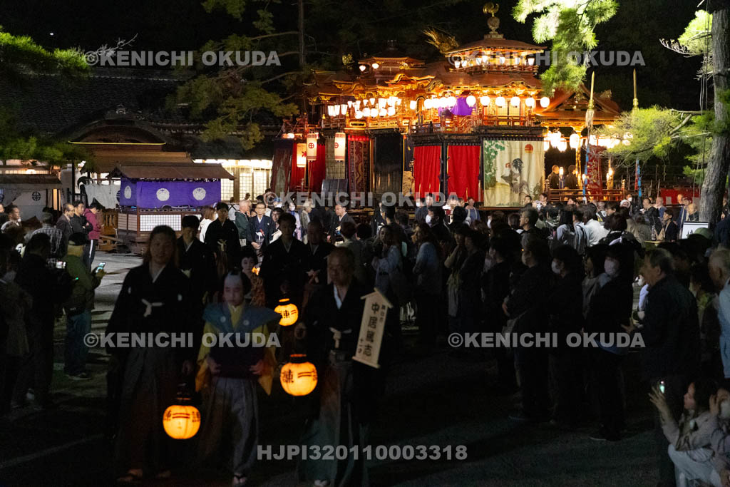滋賀県　長浜曳山祭　夕渡り　出発