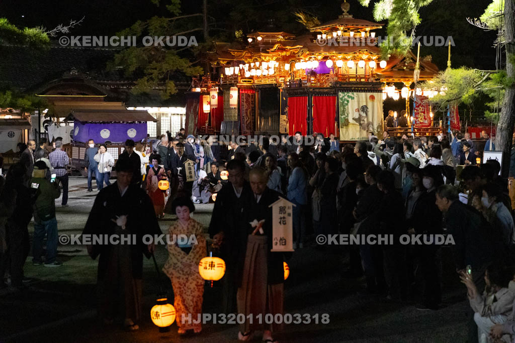 滋賀県　長浜曳山祭　夕渡り　出発