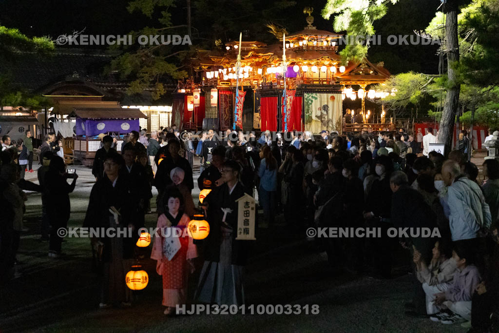 滋賀県　長浜曳山祭　夕渡り　出発