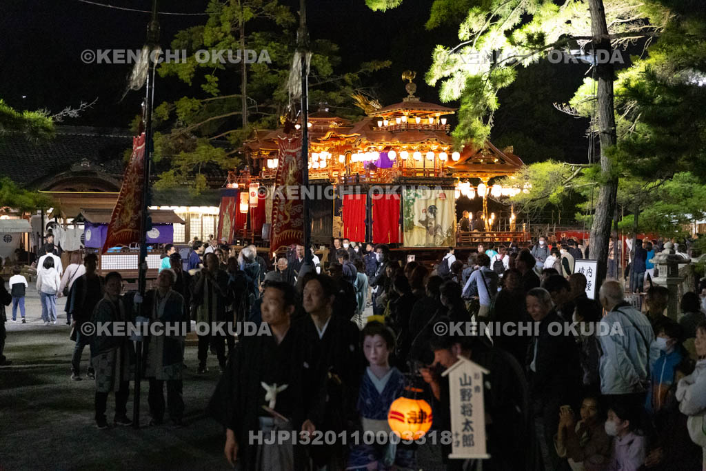 滋賀県　長浜曳山祭　夕渡り　出発