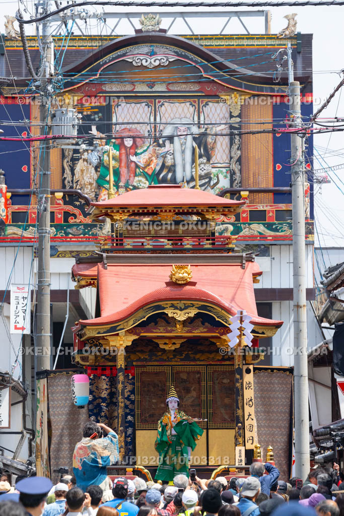 滋賀県　長浜曳山祭　参道での狂言執行　諫皷山（かんこざん）　三番叟
