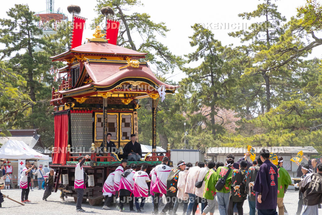 滋賀県　長浜曳山祭　境内の曳山　春日山（かすがざん）
