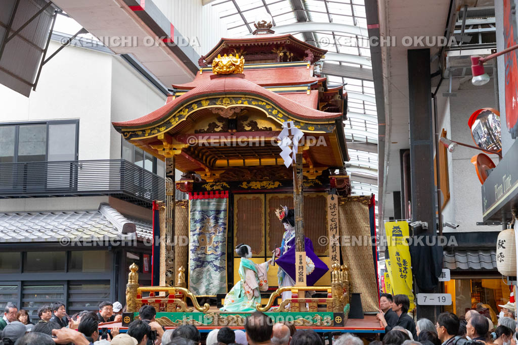 滋賀県　長浜曳山祭　参道での狂言執行　月宮殿（げっきゅうでん）