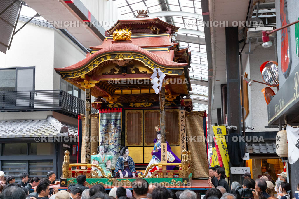 滋賀県　長浜曳山祭　参道での狂言執行　月宮殿（げっきゅうでん）