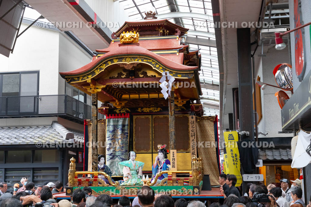 滋賀県　長浜曳山祭　参道での狂言執行　月宮殿（げっきゅうでん）