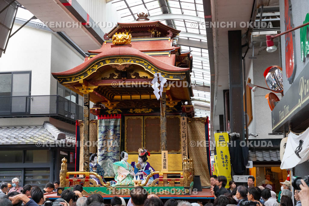 滋賀県　長浜曳山祭　参道での狂言執行　月宮殿（げっきゅうでん）