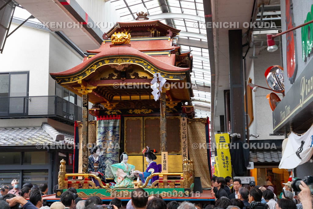 滋賀県　長浜曳山祭　参道での狂言執行　月宮殿（げっきゅうでん）