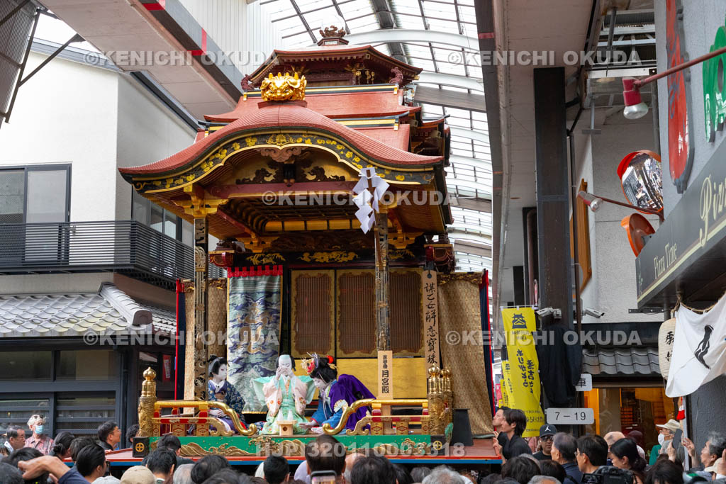滋賀県　長浜曳山祭　参道での狂言執行　月宮殿（げっきゅうでん）