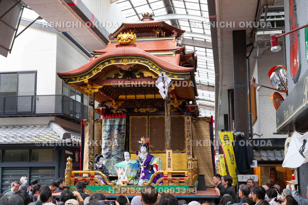滋賀県　長浜曳山祭　参道での狂言執行　月宮殿（げっきゅうでん）